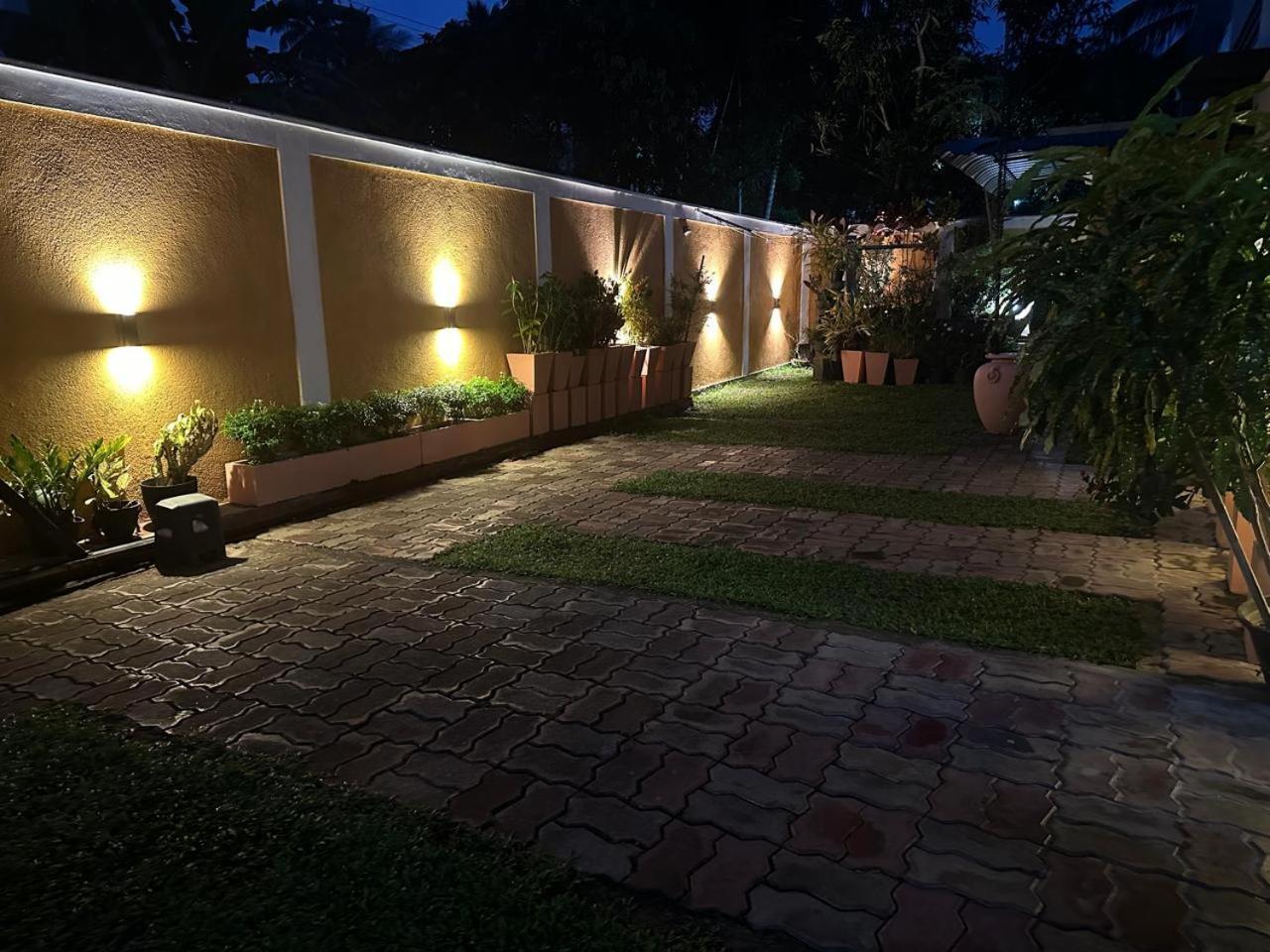 Lahiru Airport Villa Andiambalama Экстерьер фото